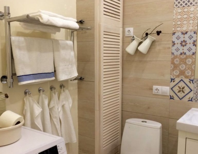 Как скрыть трубы в ванной и не потерять к ним доступ